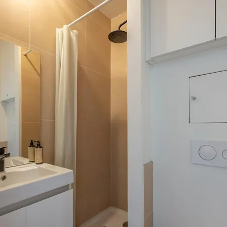 Apartment Stylish Near The *